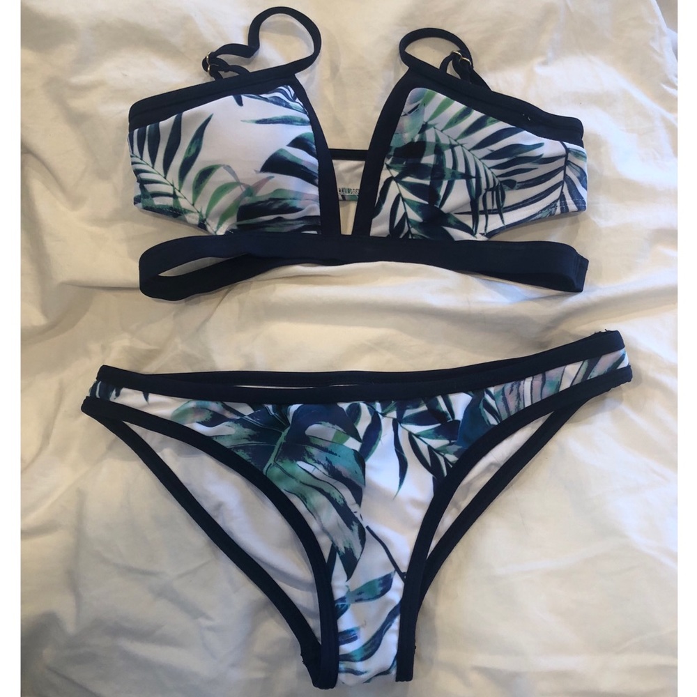 l*space Tropical Leaf Print Bikini Set in White and Black